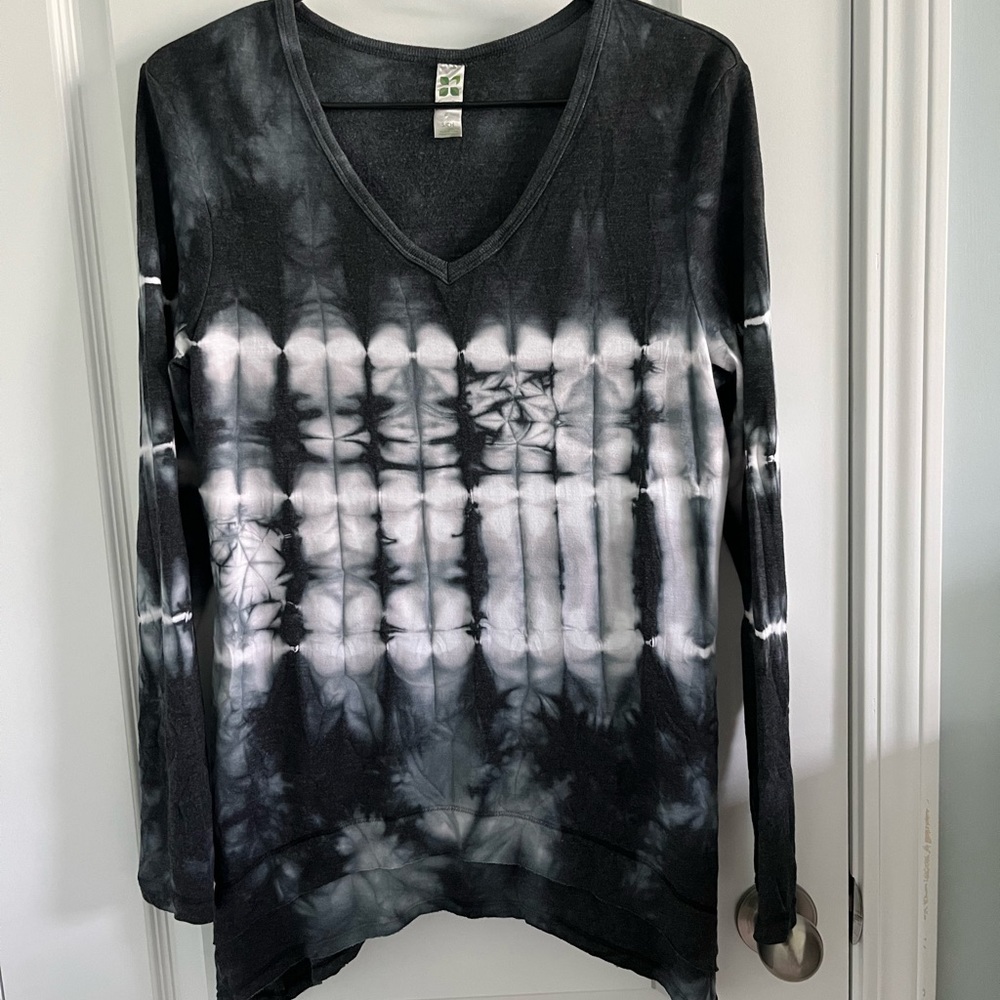 Cute tie-dye long sleeve shirt
